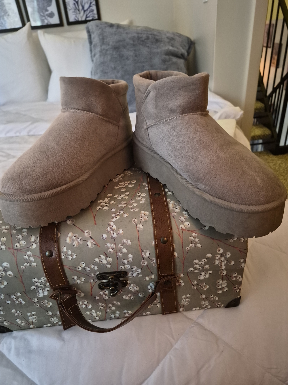Women's Platform Bootie Slippers Size 10 in a mauve color🥰